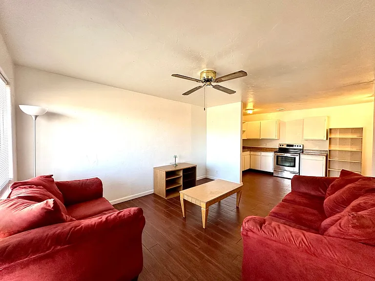 1 and 2 Bedrooms Great Location with Community Pool and Onsite Laundry! 1/2 of Mile from U of A — Photo 30