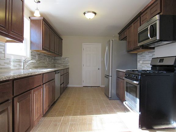 5th image of 3216 Harper Ave