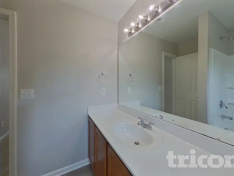 917 Redford Ln — Photo 10