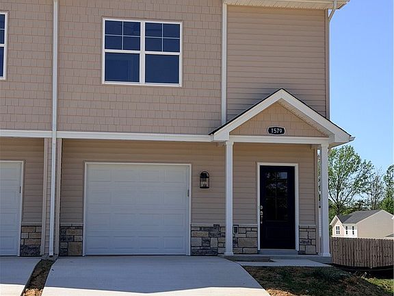 3rd image of 1579 Cypress Cove NW