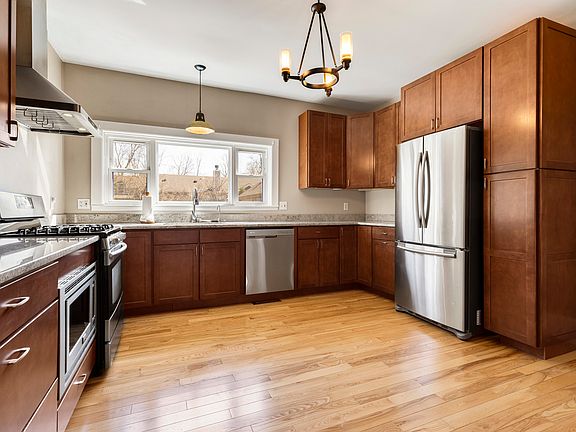 3rd image of 22 Elm Ave
