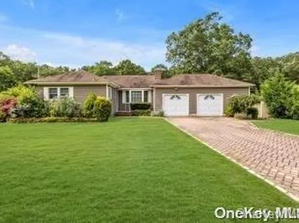 242 Oakwood Road, Oakdale, NY 11769