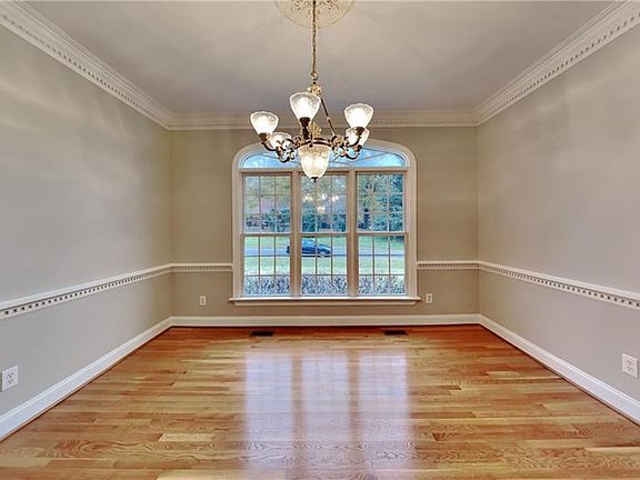 2nd image of 1910 Circleview Dr