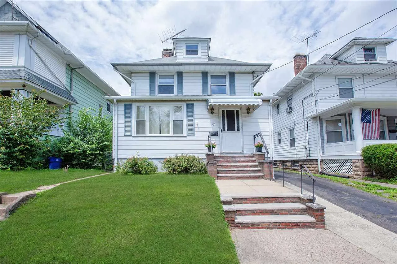 48 Clinton Ave photo 1