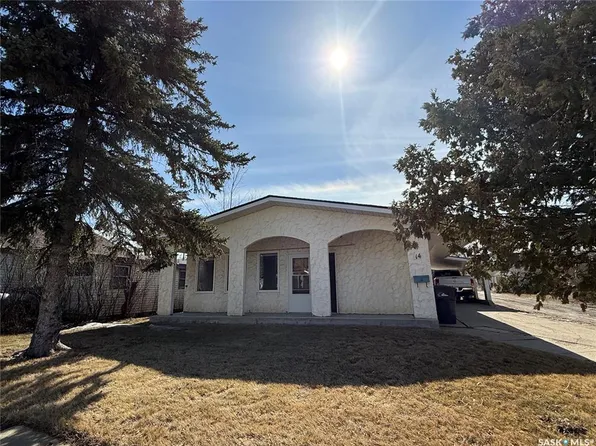 14 2nd AVENUE SE, Weyburn, SK S4H 1W8