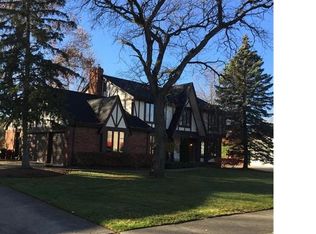 2559 Fox Chase Rd, Troy, MI 48098