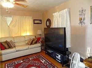5th image of 2906 W Laurel St