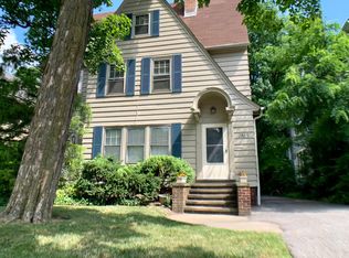 2863 E Derbyshire Rd, Cleveland Heights, OH
