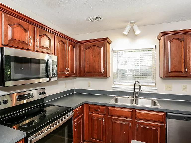 5805 Tanager Ln — Photo 8