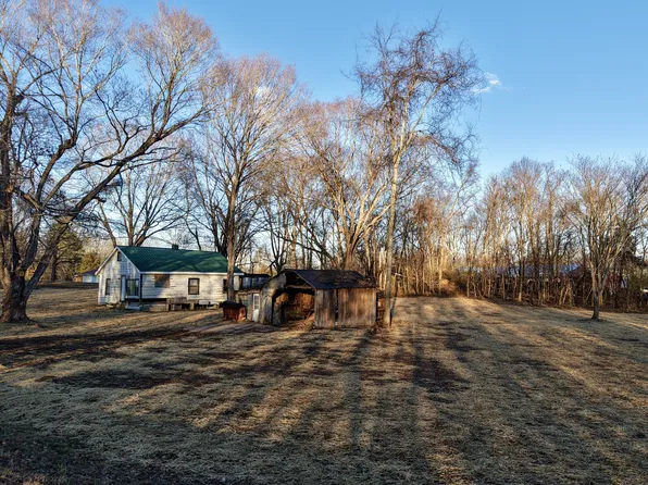 1425 Hunley Branch Rd, Charlotte, TN 37036