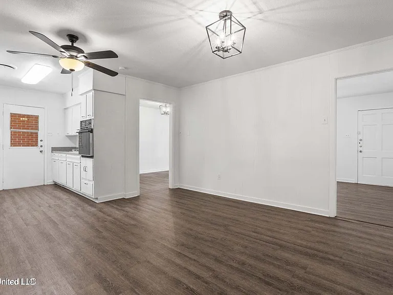 2508 Shady Ln — Photo 11
