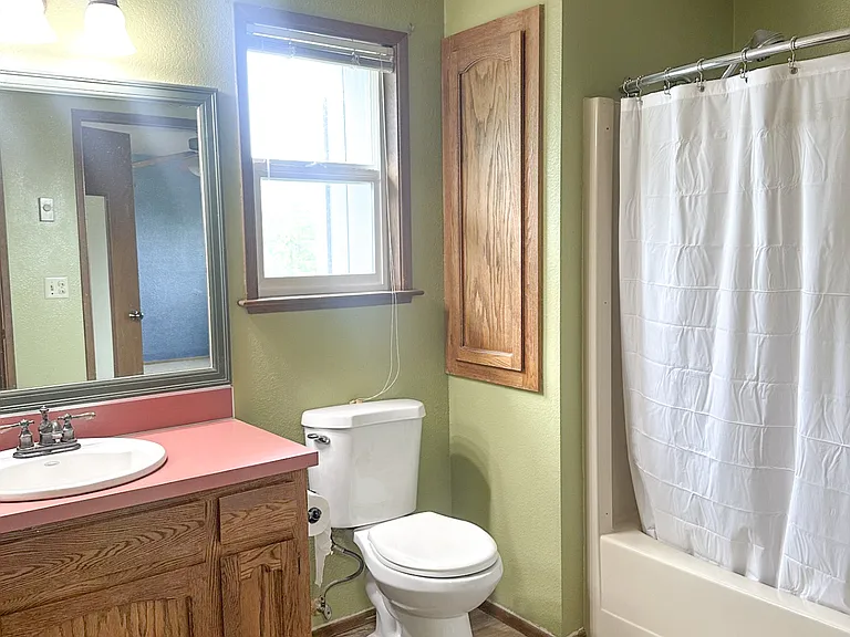216 SE Fisher Ct — Photo 5