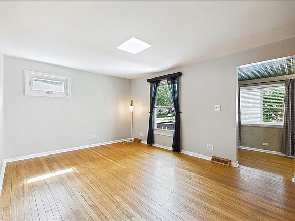 5th image of 67 Grove Ave