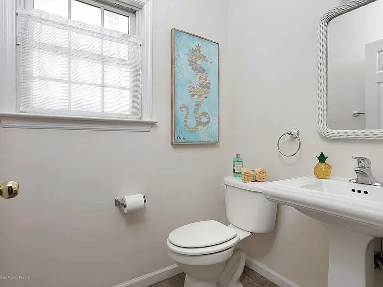 111 York Ave — Photo 17