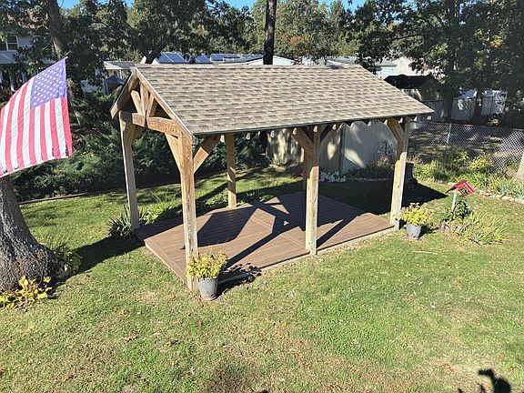 3rd image of 2417 Holly Hill Rd