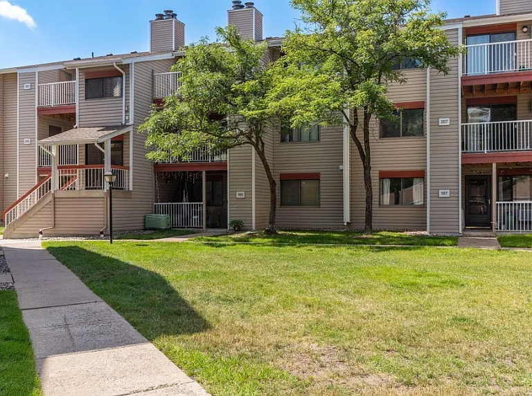 350 Shelard Pkwy #304 — Photo 1