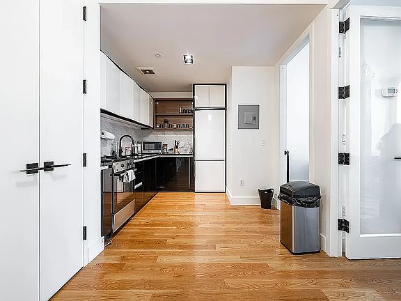 3rd image of 581 Ocean Pkwy APT 4C