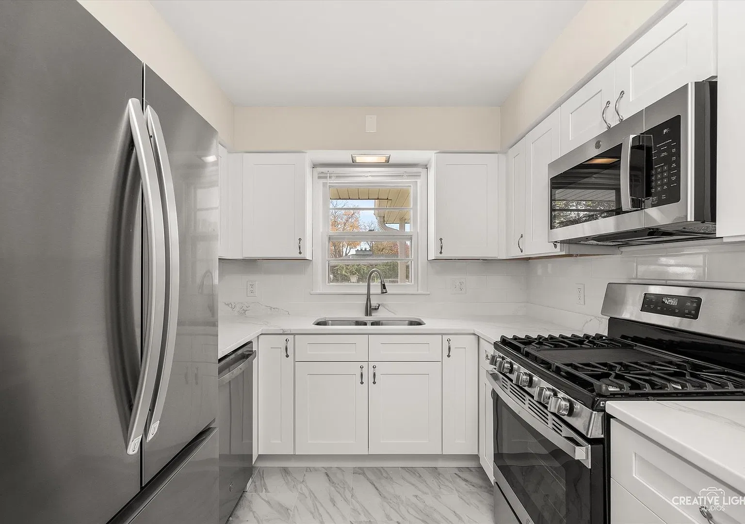 3 bed, 1.5 bath, 1207 sqft, $2,300 — Photo 4