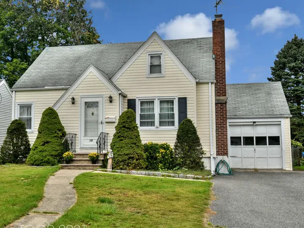 18 Huntting Dr, Dumont, NJ 07628