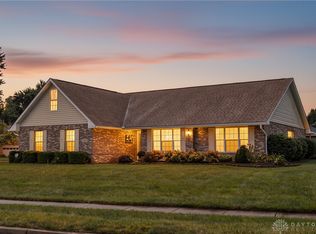 1295 Candlelite Ln, Fairborn, OH 45324