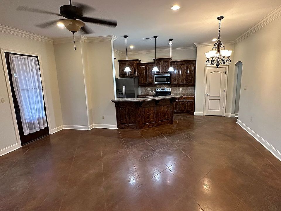 1st image of 206 Old Heritage Ln