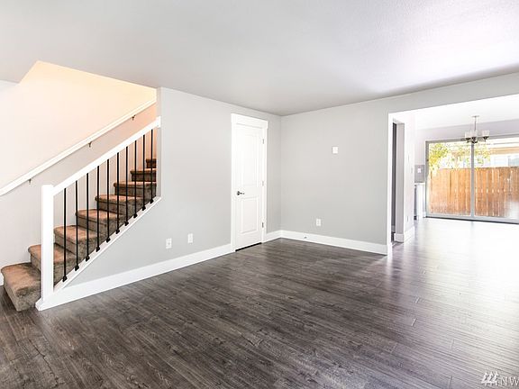 5th image of 1016 9th St SE APT 14