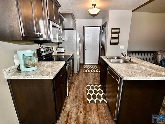 5th image of 3509 E Brewster St