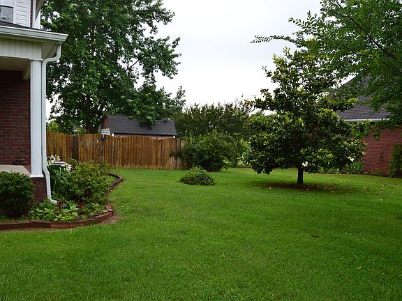 5th image of 305 Autumn Glenn Dr