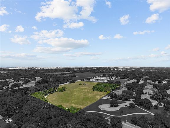 3rd image of 699 W Wintergreen Rd