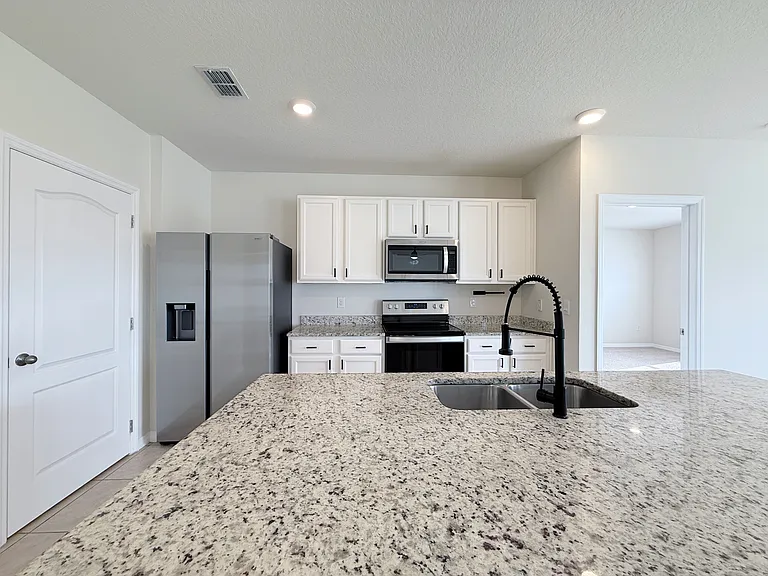 2703 Rowan St — Photo 5