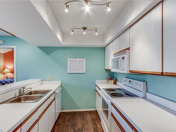 5th image of 4161 Ashcroft Ct Unit 221