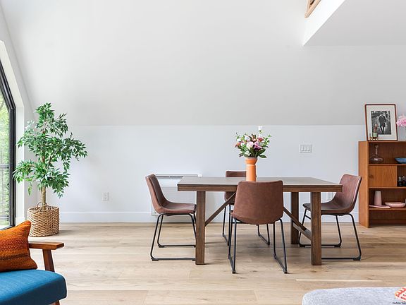 3rd image of 39 Polyana Place
