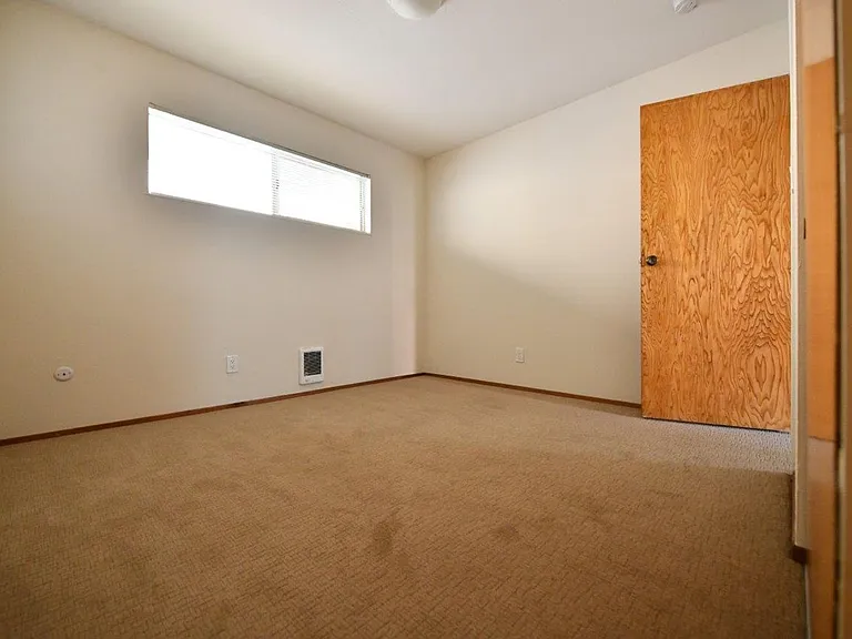2537 Regent St — Photo 12