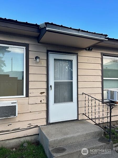 4th image of 705 N 1st Street