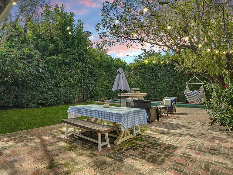 13360 Magnolia Blvd — Photo 4