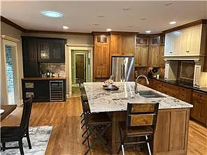 Custom-built home on 2 acres! — Photo 4