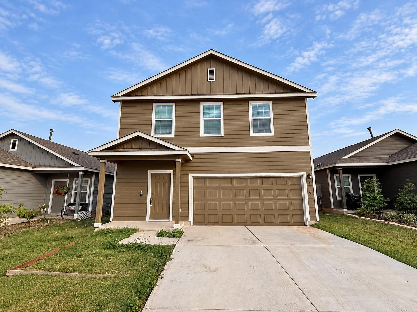4 bed, 2.5 bath, 1950 sqft, $1,995 — Photo 2