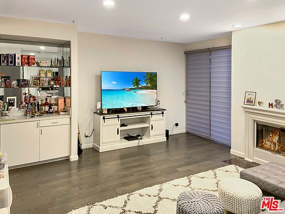 3rd image of 811 S Lucerne Blvd APT 202
