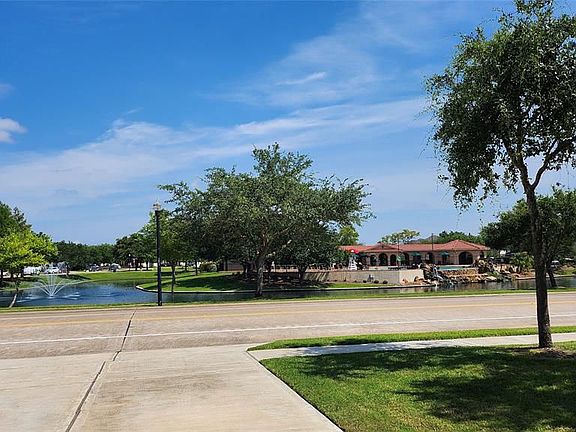 3rd image of 3219 Lake Shore Harbour Dr