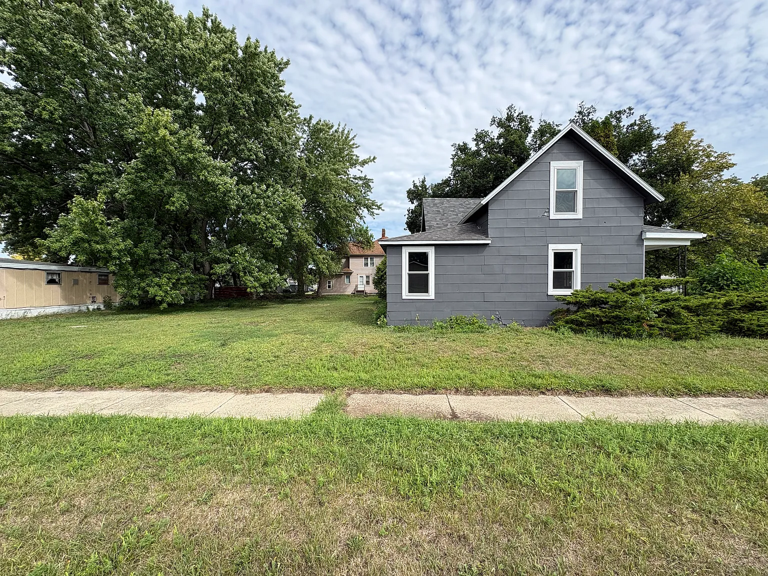 3 bed, 1147 sqft, $1,395 — Photo 2