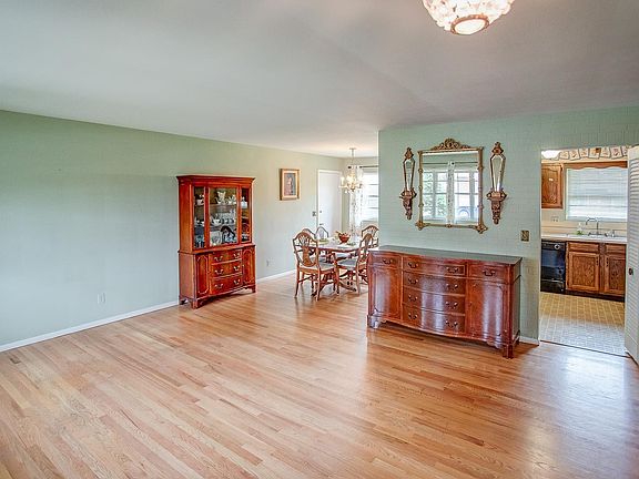 5th image of 3136 Princeton Dr