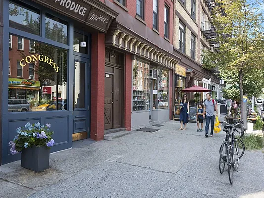 Sold by Sotheby's International Realty | media 32