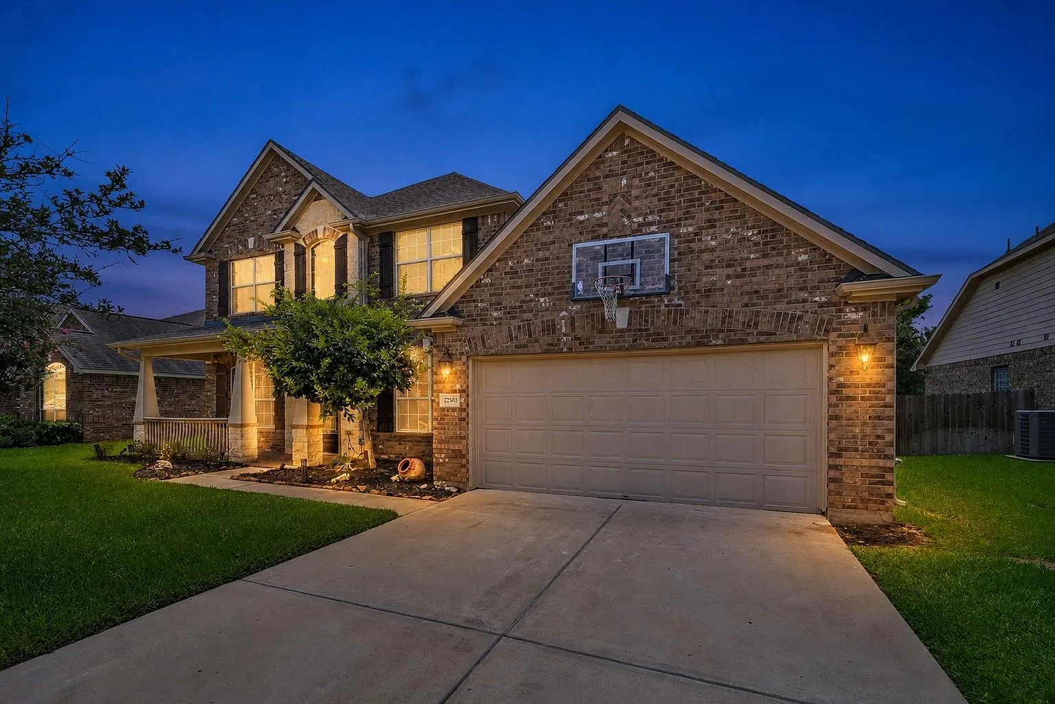 5 bed, 3.5 bath, 3660 sqft, $4,000 — Photo 1