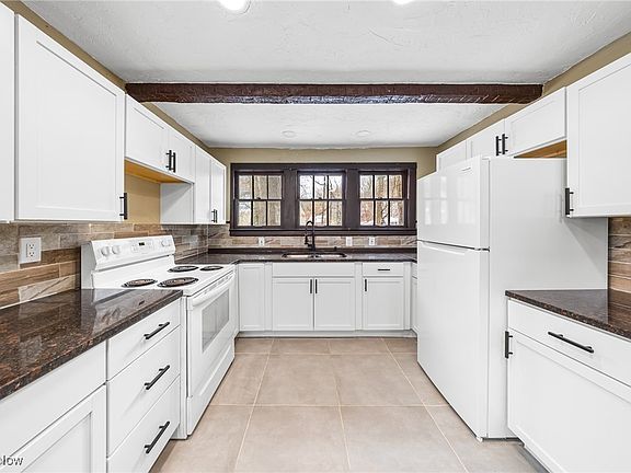 3rd image of 19051 Upper Valley Dr