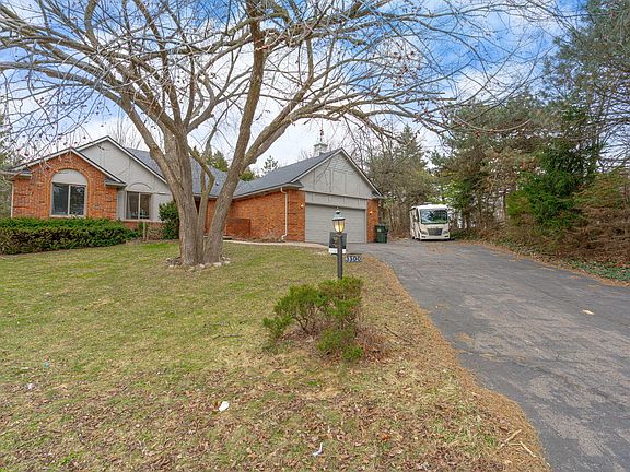 3rd image of 3300 Walton Blvd