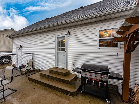5th image of 422 Sondra Dr