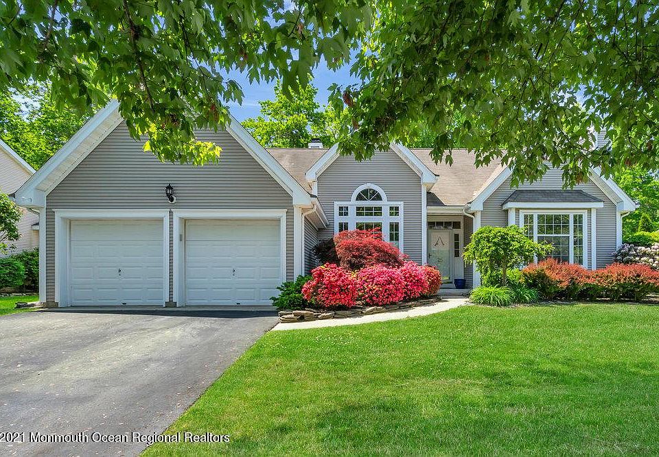 1st image of 25 Crown Cir