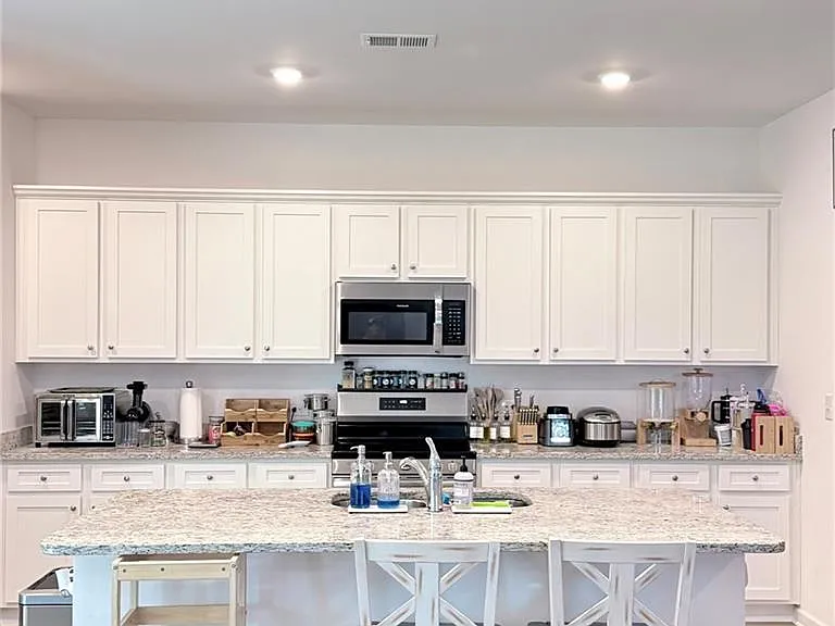 987 Evergreen Rd — Photo 3
