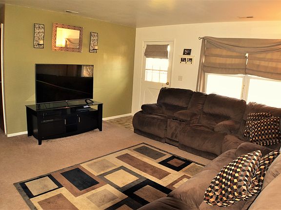3rd image of 3311 N Kingsley Dr
