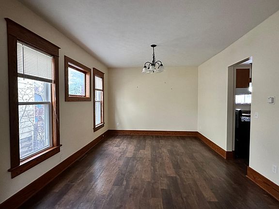 3rd image of 2619 Raspberry St
